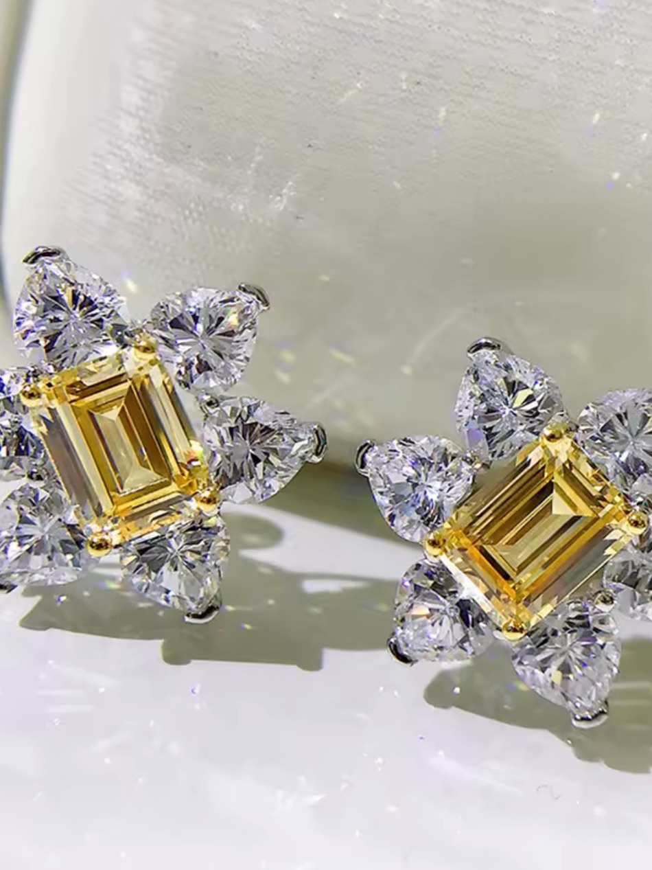 Stunning Yellow And White Topaz And Centre And Clusters Floral Stud Earrings